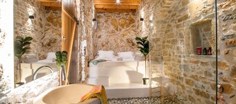 Casa de vacaciones 'Almond Blossom Cottage' con vistas a la montaña, terraza privada y Wi-Fi