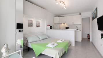 1 slaapkamer, een strijkplank/strijkijzer, gratis wifi, beddengoed