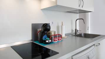 Fridge, microwave, stovetop, coffee/tea maker