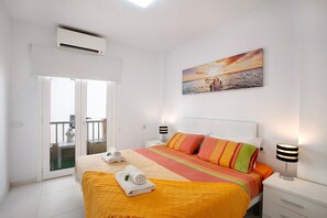 2 bedrooms, iron/ironing board, free WiFi, bed sheets - Vacation Home 'Bonamar' with Sea View, Wi-Fi and Air Conditioning (Arona)