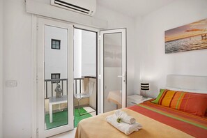 2 bedrooms, iron/ironing board, free WiFi, bed sheets - Vacation Home 'Bonamar' with Sea View, Wi-Fi and Air Conditioning (Arona)