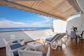 Outdoor dining - Vacation Apartment 'Las Fuentes' with Sea View, Private Terrace and Wi-Fi (Arona)