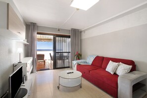 TV - Vacation Apartment 'Las Fuentes' with Sea View, Private Terrace and Wi-Fi (Arona)