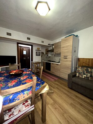 Interior - Vacation Home "Residence Fonte Eremita" with Mountain View, Shared Garden & Wi-Fi (Roccaraso)