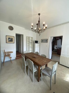 Dining - Holiday Home 'La Maison Du Bec' with Private Terrace, Private Garden and Wi-Fi (Le Bec-Hellouin)