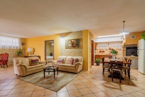 Télévision, cheminée