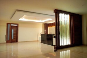 Reception - HOTEL NIVETHA INN (Coimbatore)