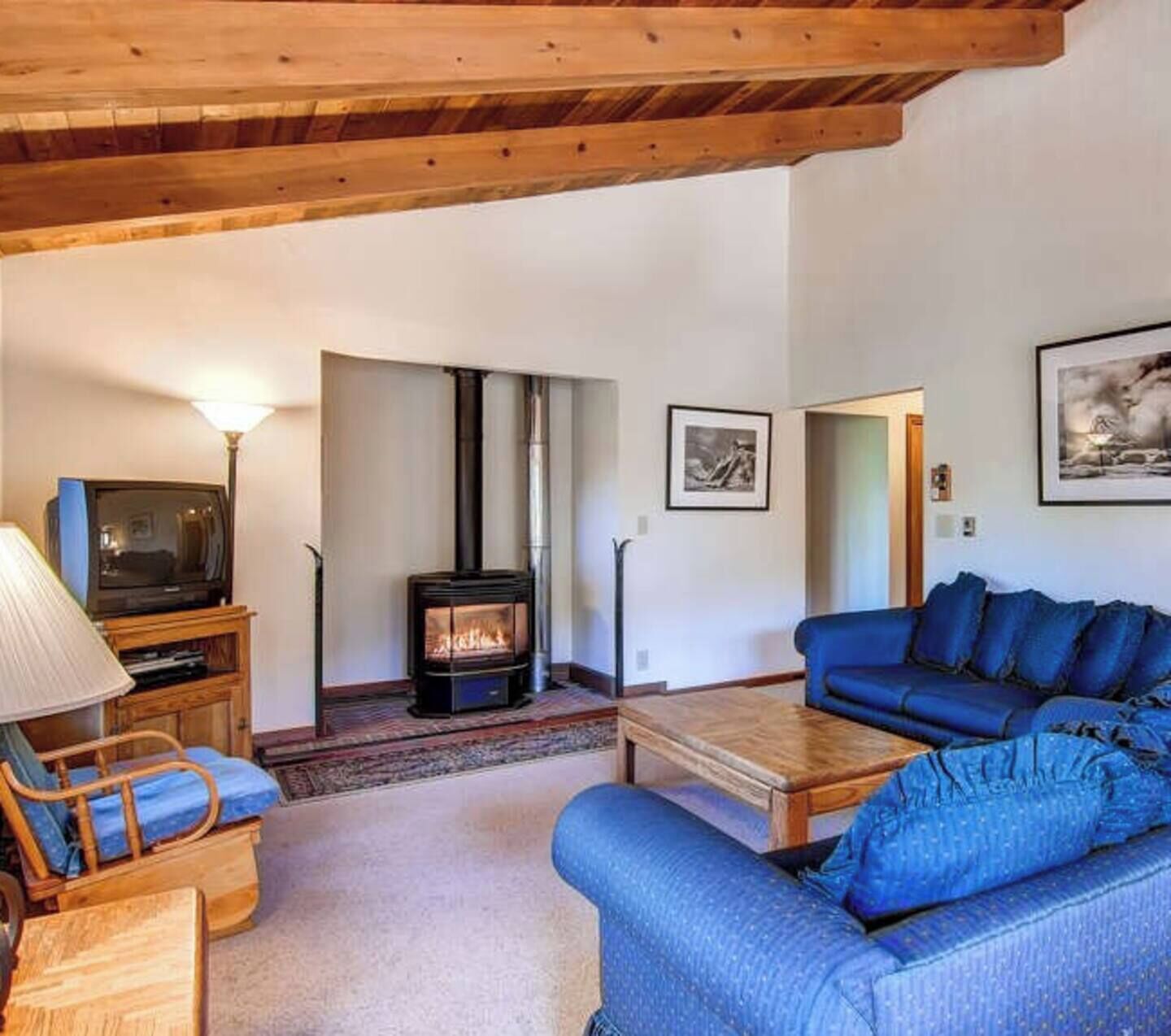 Smart TV, chimenea y futbolito 