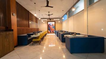 Breakfast, lunch and dinner served