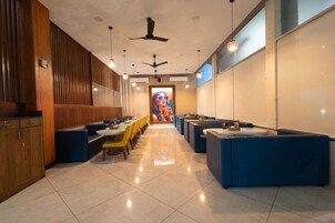 Breakfast, lunch and dinner served