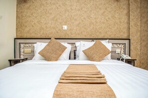 Deluxe Double Room | Desk, laptop workspace, free WiFi - Astorian Grand Hotel (Naivasha)