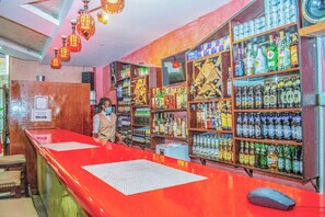 Bar (trong khuôn viên)