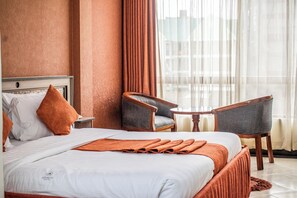 Desk, laptop workspace, free WiFi - Astorian Grand Hotel (Naivasha)