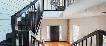Modern 6 Bedroom House with Tons of Games, BBQ, 2 85" TVs and Surround Sound!