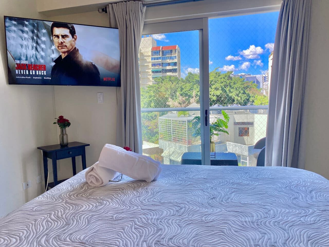 2 bedrooms, desk, iron/ironing board, WiFi