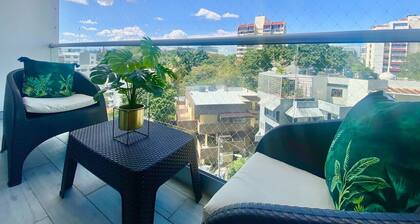 Stylish, Cozy City Center 2 bedroom 2 bath Apt, Full AC, Pool, Near All.