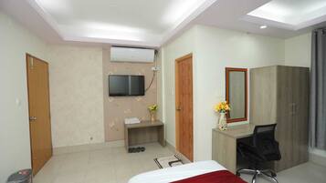 Economy-Zimmer | 1 Schlafzimmer, Schreibtisch, laptopgeeigneter Arbeitsplatz