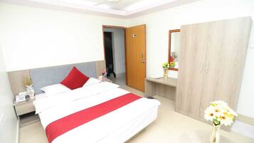 1 bedroom, desk, laptop workspace, free WiFi