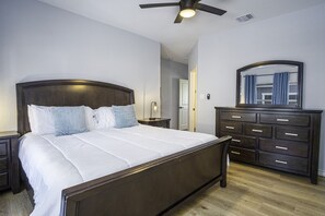 3 slaapkamers, een strijkplank/strijkijzer, gratis wifi, beddengoed