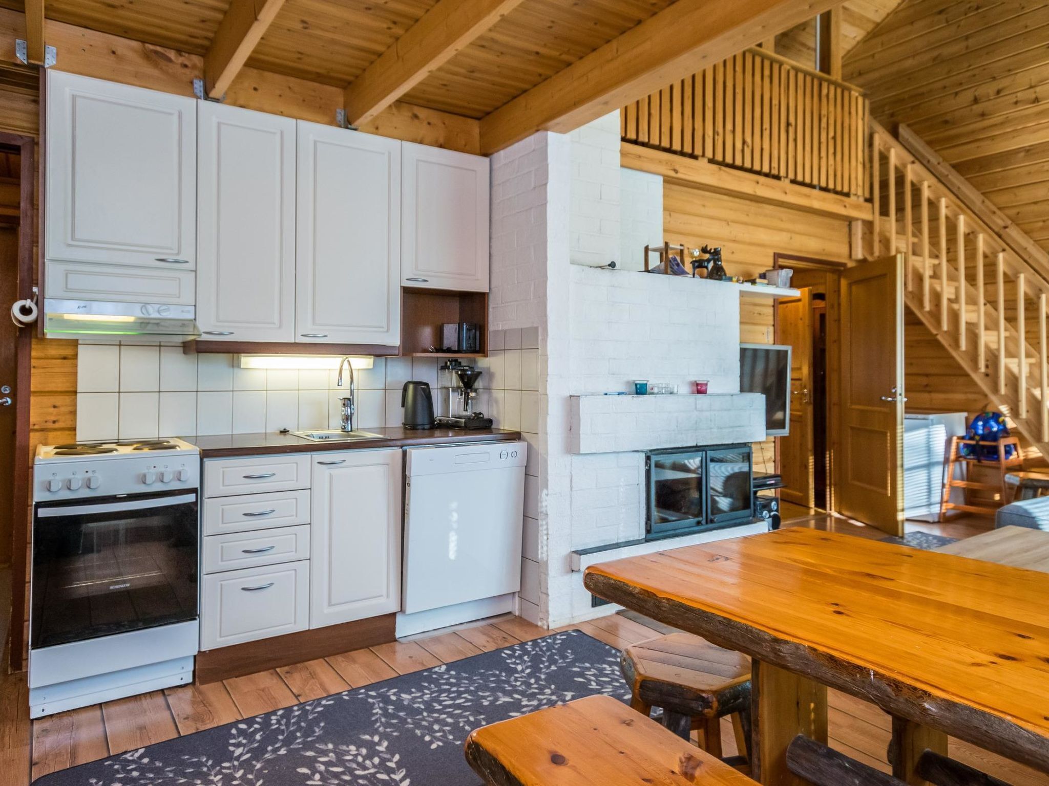 Fridge, microwave, dishwasher, cookware/dishes/utensils