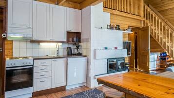 Refrigerador, microondas, lavavajillas, utensilios de cocina