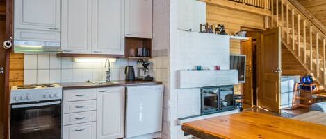 Fridge, microwave, dishwasher, cookware/dishes/utensils