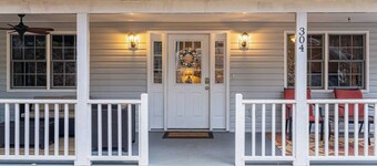 Asheville Cottage Retreat by AvantStay | A+ Charm