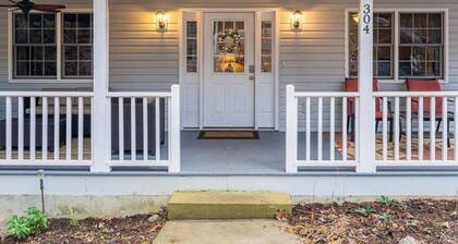 Asheville Cottage Retreat by AvantStay | A+ Charm
