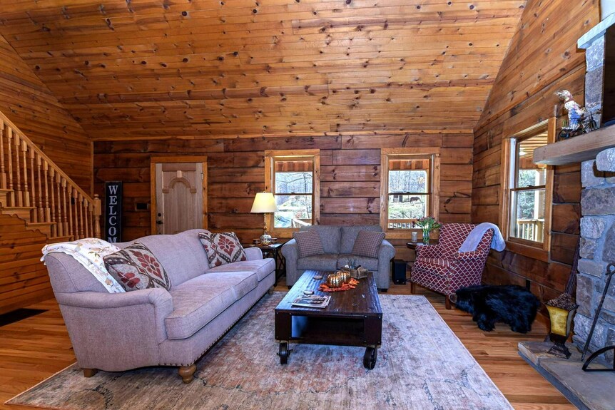 Charming Blue Ridge Cabin W/ Private Pond & Waterfall | Deer Haven By Avantstay - Tryon, NC