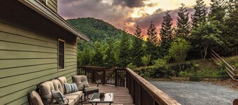 Hickory Nut Hideaway by AvantStay | Mountain Views