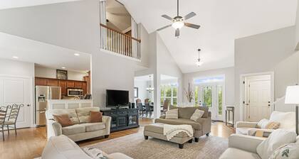 Fairview Vista by AvantStay | 10 Mins to Asheville