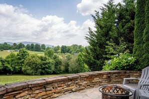 Property grounds - Fairview Vista by AvantStay | 10 Mins to Asheville (Fairview)