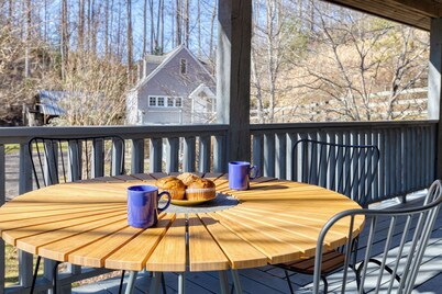 Hamersmith Hollow Retreat Estate | Private Pond, Large Yard | Main+Guest House