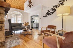 Smart TV, fireplace - Hamersmith Hollow Retreat Estate | Private Pond, Large Yard | Main+Guest House (Mars Hill)