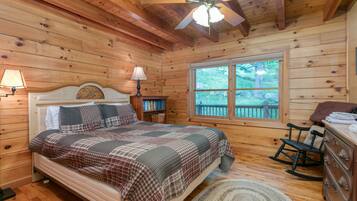 3 bedrooms, desk, travel cot, free WiFi