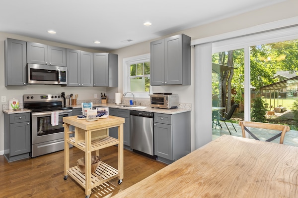 KĂŒhlschrank, Mikrowelle, Ofen, Herdplatte