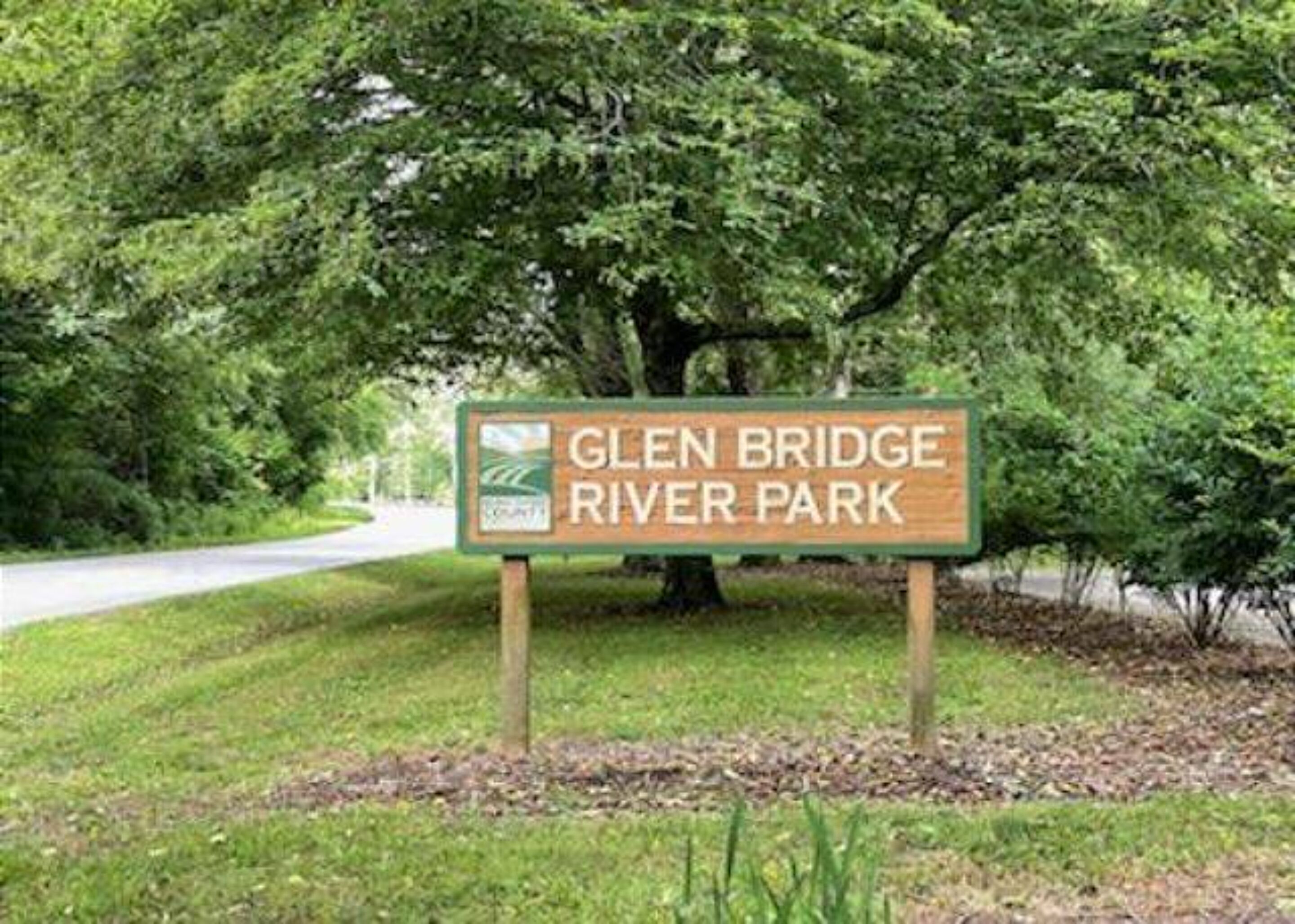 A sign for Glen Bridge River Park.