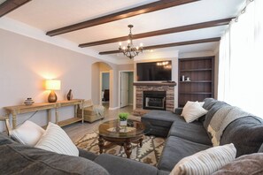 Smart TV, fireplace - Riverside Ranch by AvantStay | Mins to Downtown (Arden)