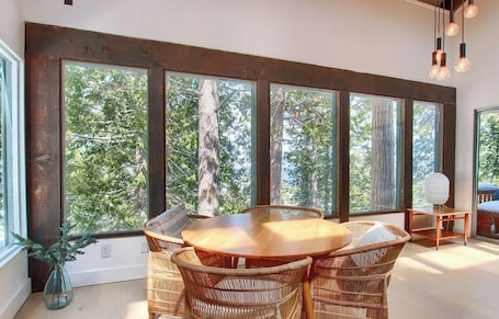 Dining. Sunset Retreat NEW LISTING. Inside Yosemite PARK! Close to Half Dome, Ski Area
