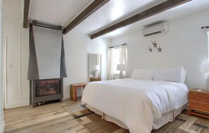 3 soverom, strykejern/-brett, wi-fi og sengetøy