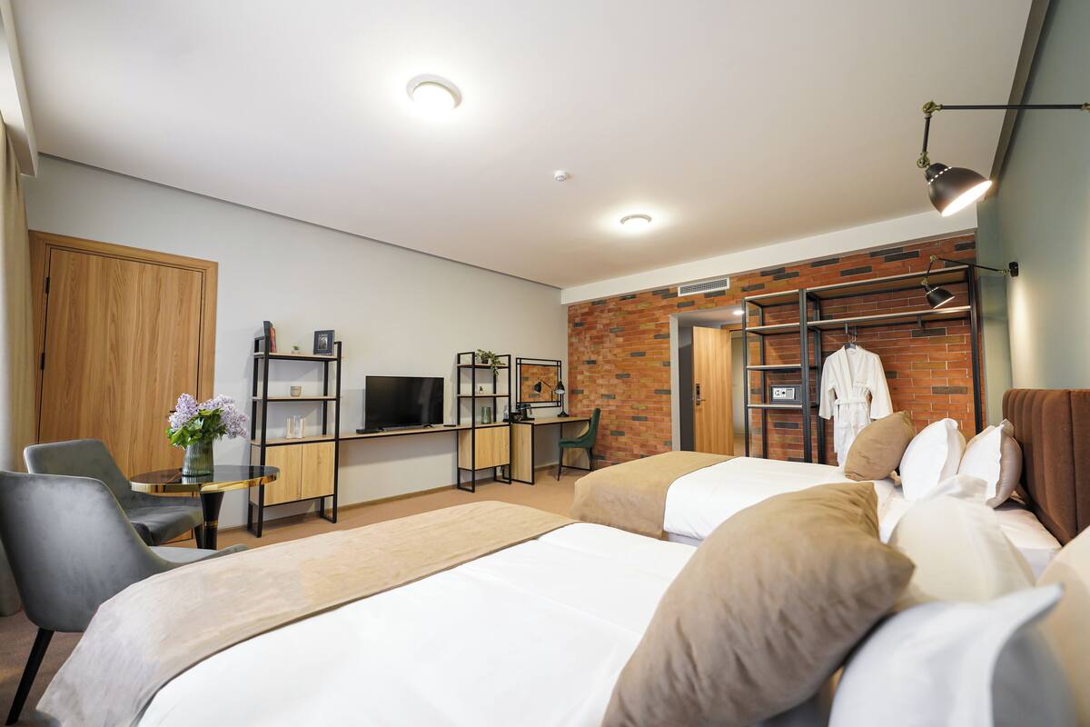 Habitación Premium con 2 camas individuales | Ropa de cama de alta calidad y minibar 