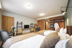 Premium Twin Room | Premium bedding, minibar, in-room safe, soundproofing