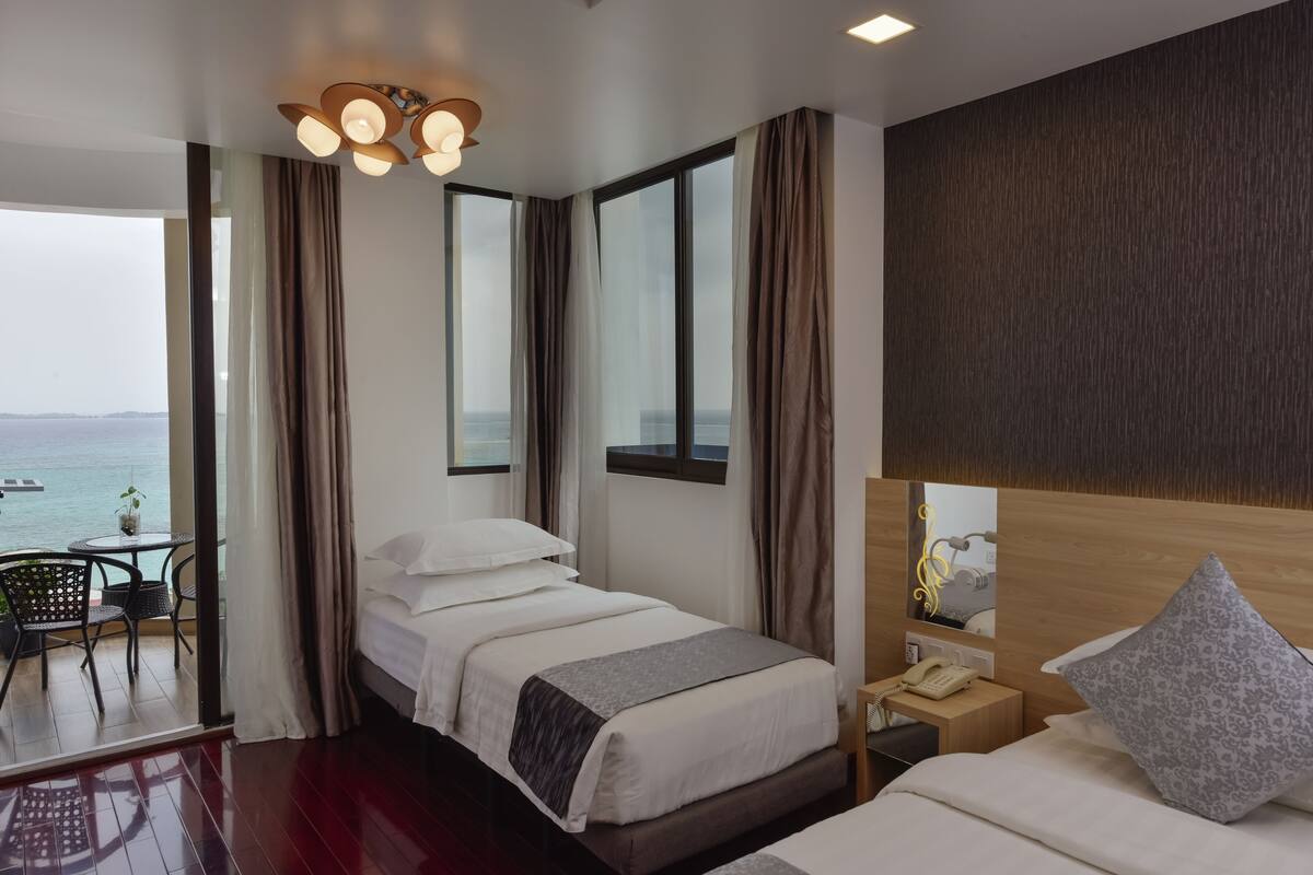 Super Deluxe Room with Balcony and Island View | Minibar, coffre-fort, fer et planche à repasser, accès au Wi-Fi (inclus)