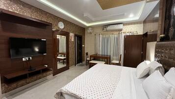 Presidential-Suite | 1 Schlafzimmer, Schreibtisch, schallisolierte Zimmer, kostenloses WLAN