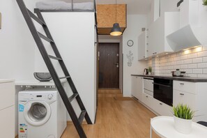 Estúdio, cozinha | Cozinha privada | Micro-ondas, lava-louças, chaleira elétrica