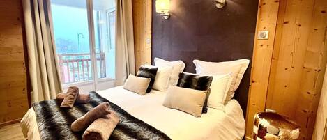 3 bedrooms, iron/ironing board, travel crib, free WiFi