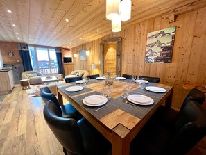 Dining - Appartement de Charme, Chaleureux Centre Station Avec un Parking Privé (Les Deux Alpes)