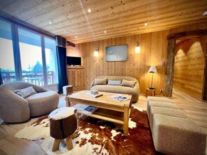 TV, books - Appartement de Charme, Chaleureux Centre Station Avec un Parking Privé (Les Deux Alpes)