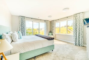 3 bedrooms, in-room safe, iron/ironing board, free WiFi