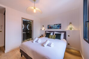 4 slaapkamers, een strijkplank/strijkijzer, gratis wifi, beddengoed